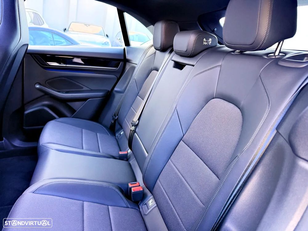 Porsche Macan Electric 4 - 34