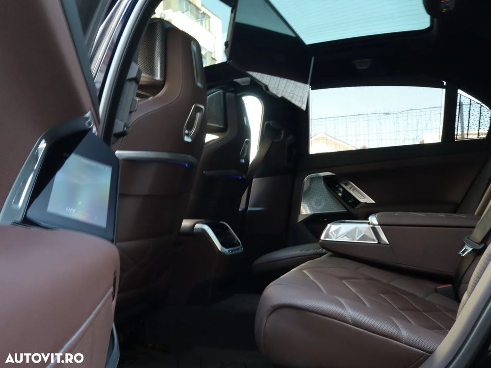 BMW M7 M760e xDrive - 36