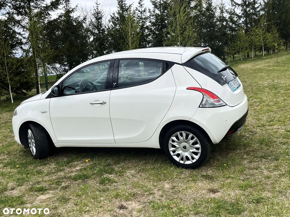 Lancia Ypsilon - 2