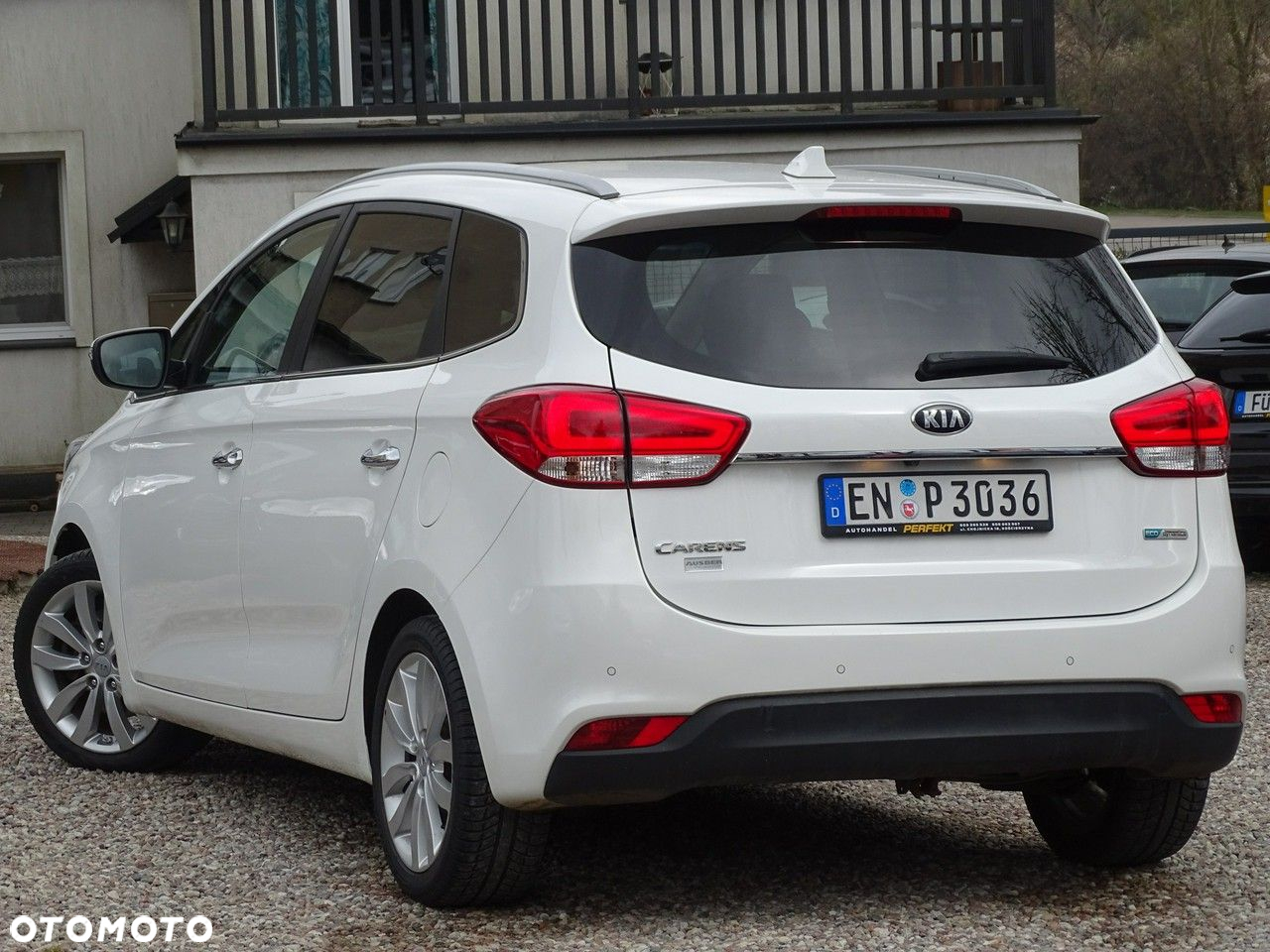 Kia Carens - 8