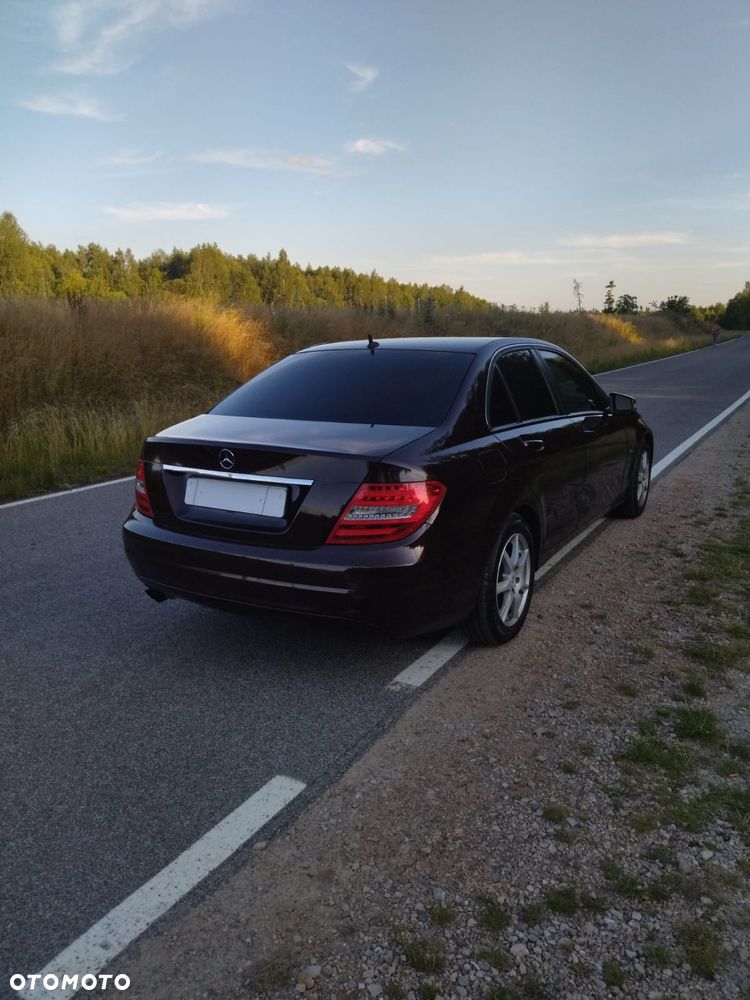 Mercedes-Benz Klasa C 180 CGI BlueEff Classic - 4
