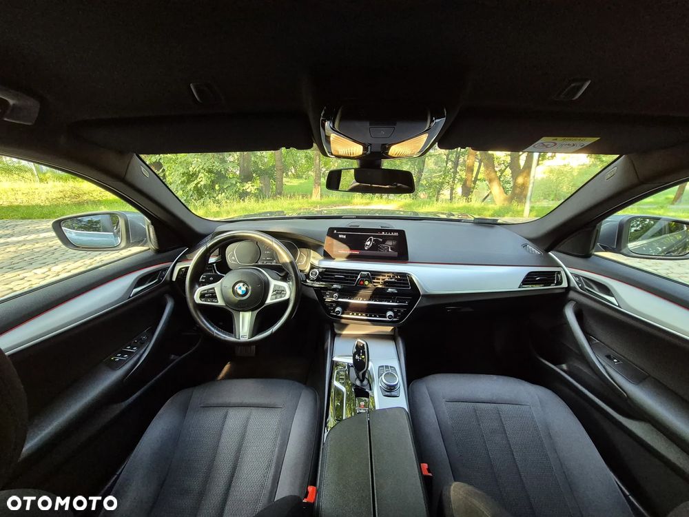 BMW Seria 5 520d xDrive - 12