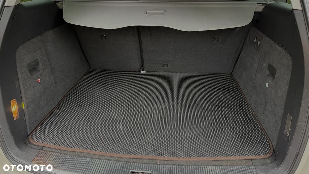 Volkswagen Touareg - 11