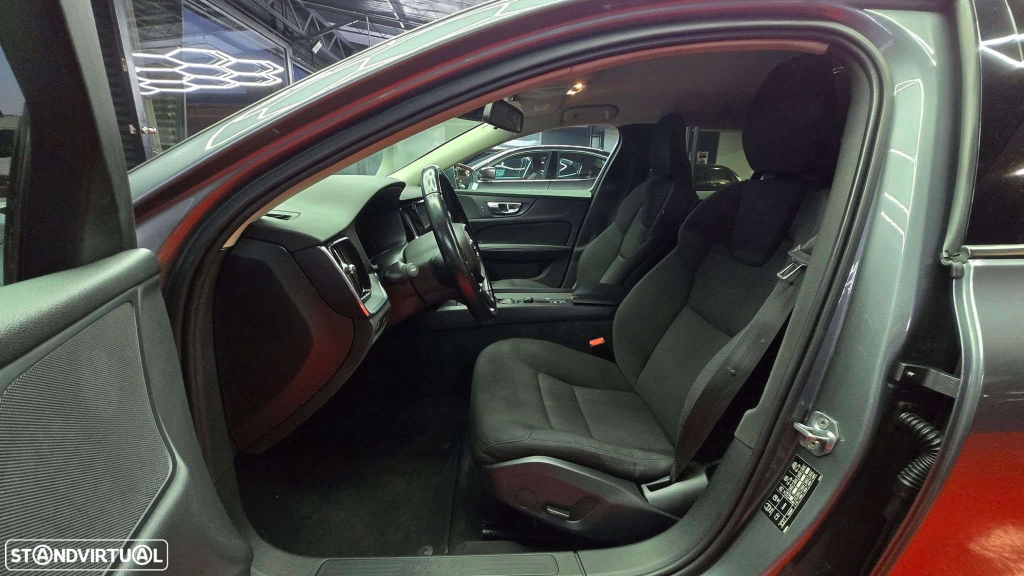 Volvo V60 2.0 D3 Momentum Geartronic - 14