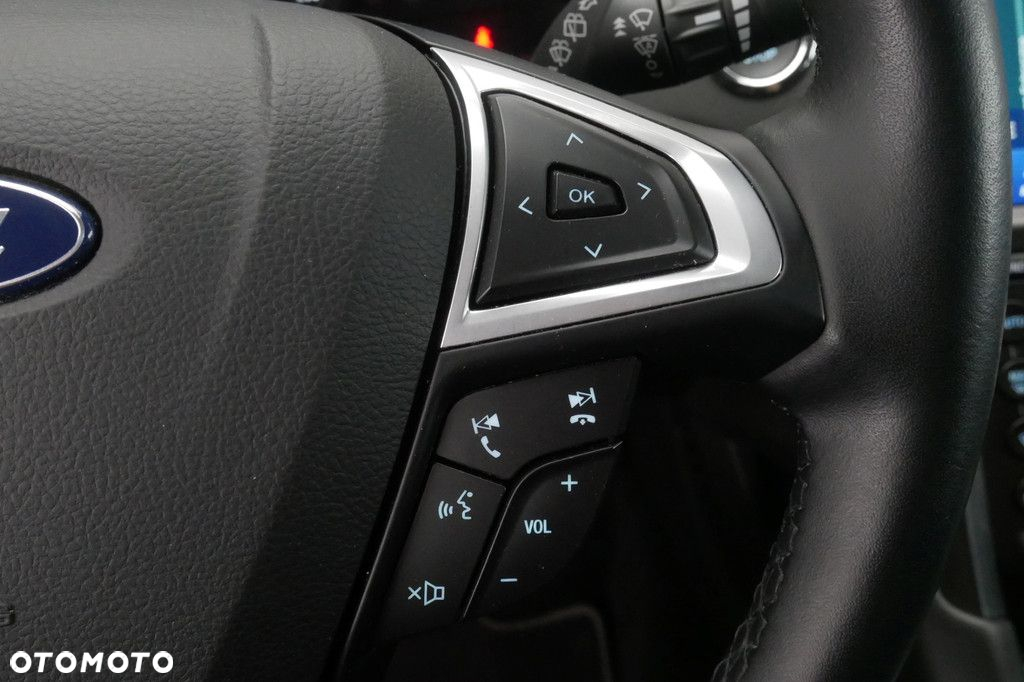 Ford Mondeo - 32
