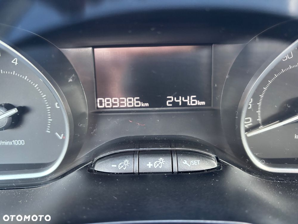 Peugeot 208 1.2 PureTech Style - 26