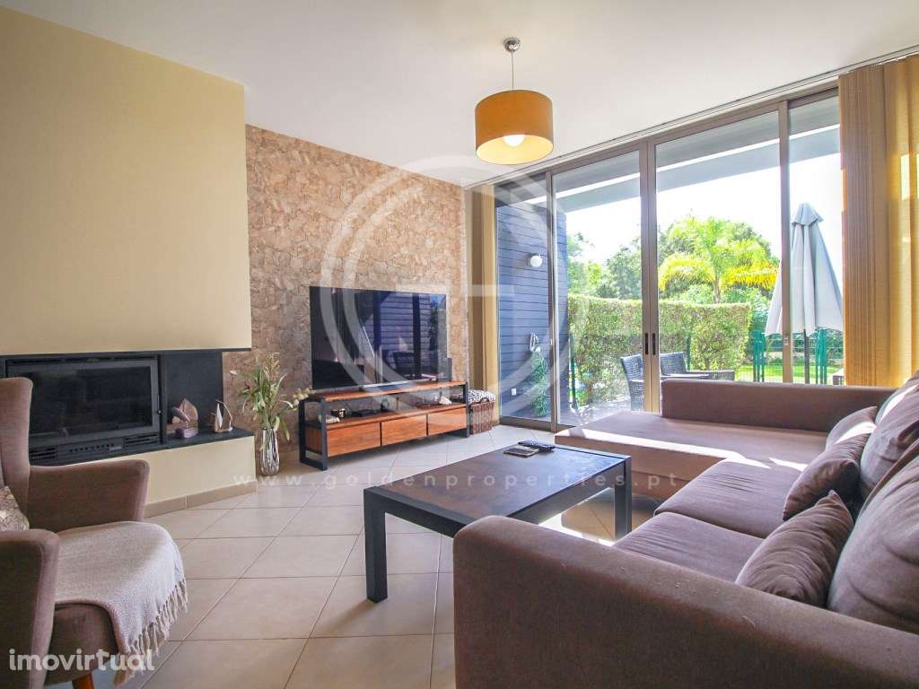 Moradia em banda T3+1 em condomínio fechado com piscina em Ferreiras - Grande imagem: 5/37