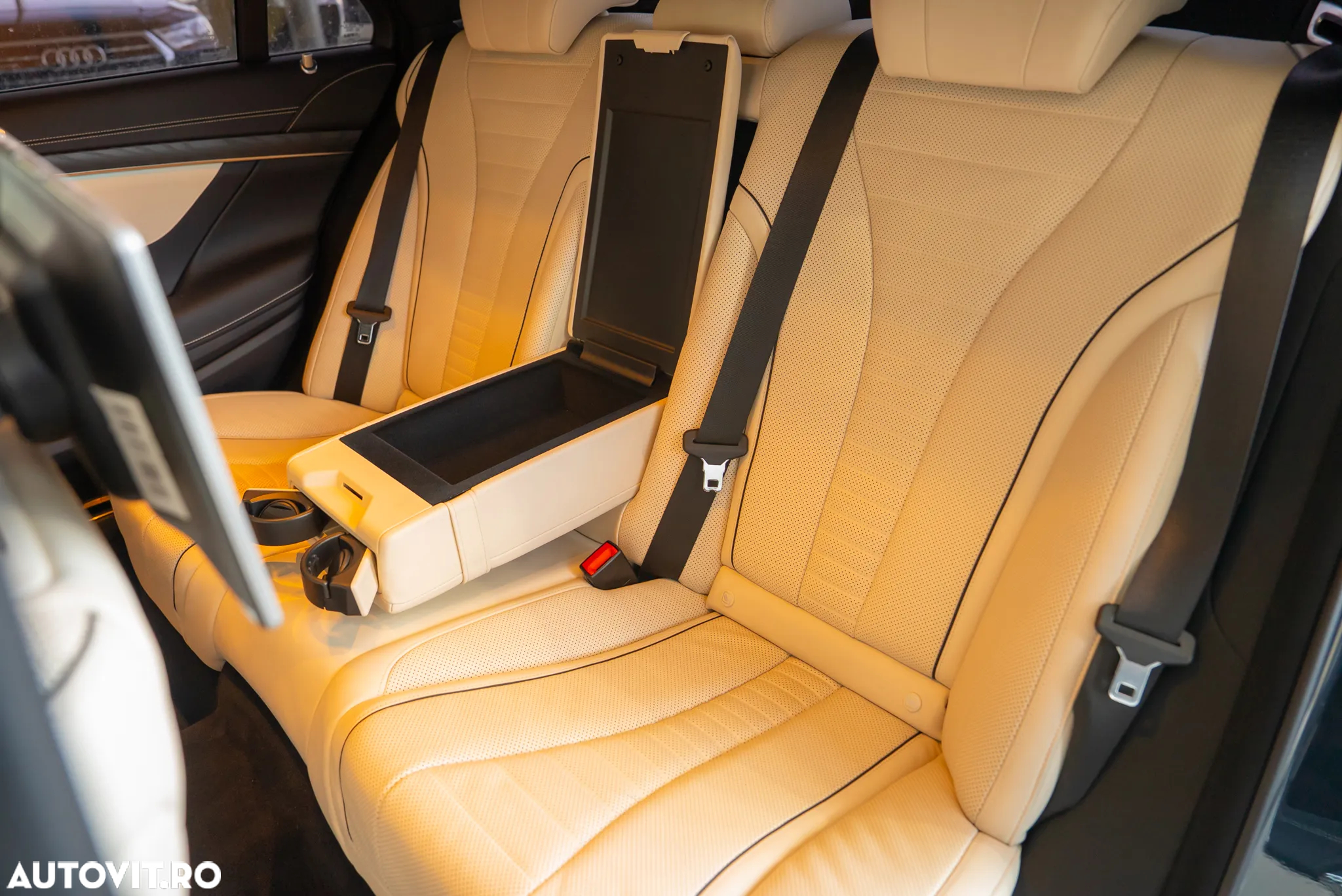 Mercedes-Benz S 560 4Matic 9G-TRONIC - 24