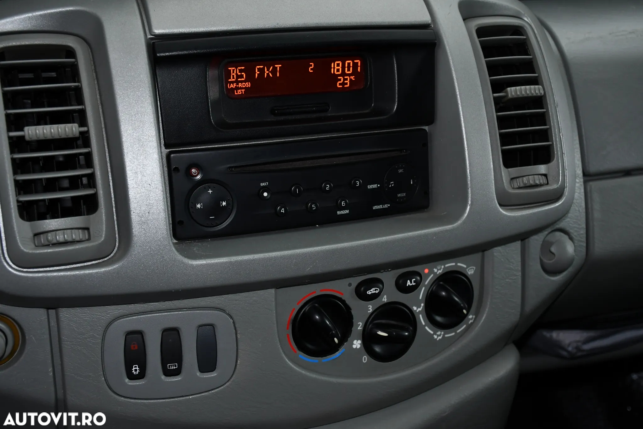 Renault Trafic 2.0 dCi 90 L1H1 - 14