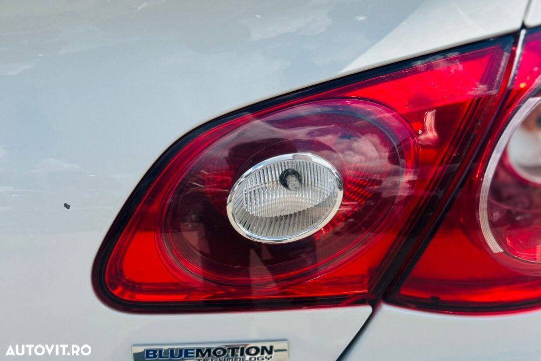 STOP DREAPTA PE CAPOTA PORTBAGAJ VW PASSAT CC – AN 2011 - 1
