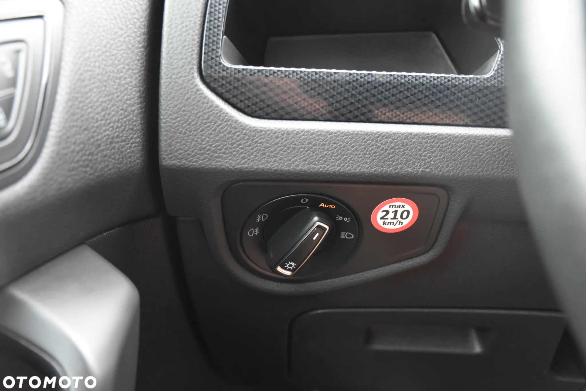 Volkswagen Touran 2.0 TDI SCR UNITED - 18