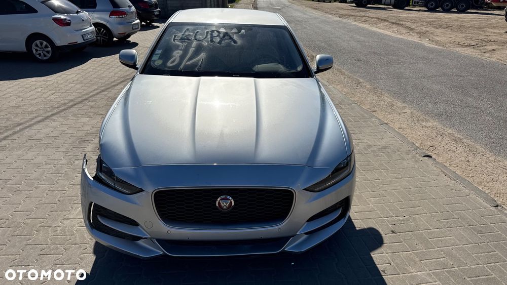 Jaguar XE 2.0 D Prestige - 16
