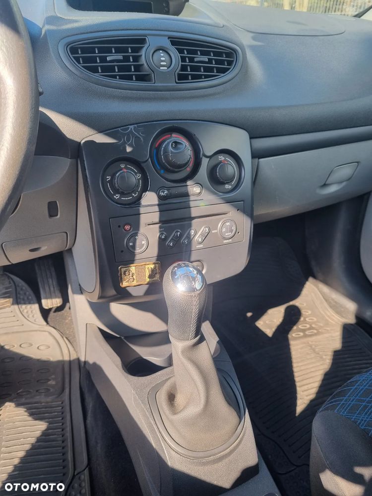 Renault Clio 1.2 16V Expression - 9