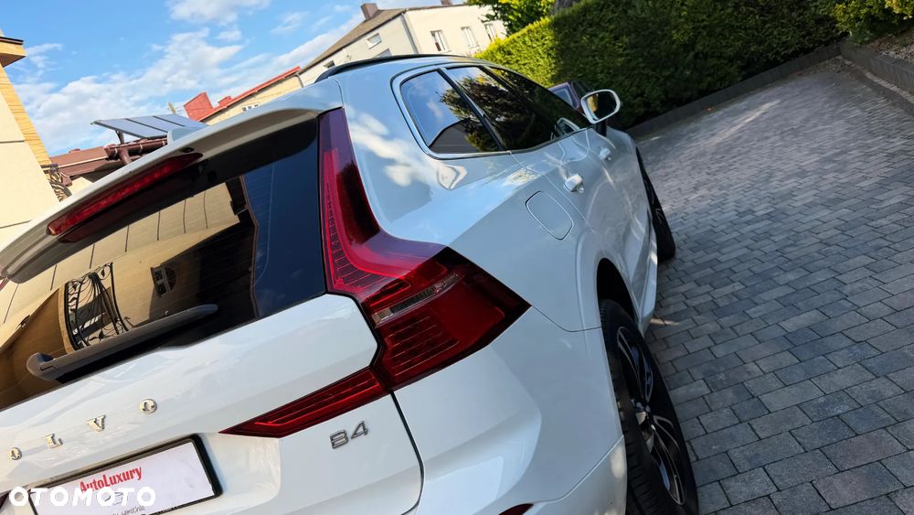 Volvo XC 60 B4 D AWD Geartronic Momentum Pro - 11