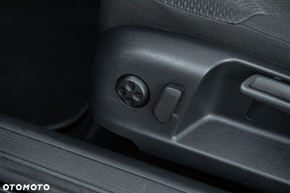 Volkswagen Passat 1.9 TDI Highline - 23