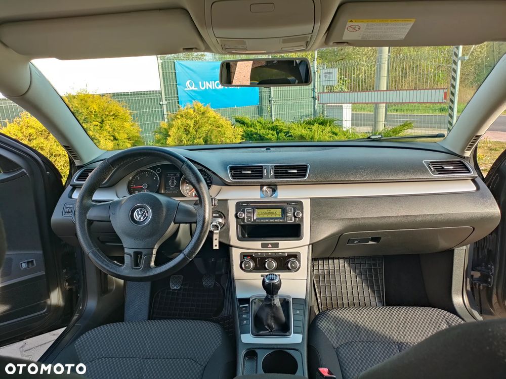 Volkswagen Passat 2.0 Blue TDI SCR Trendline - 27