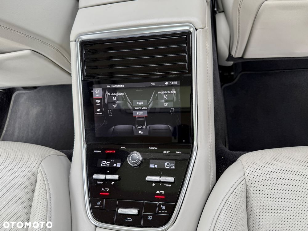 Porsche Panamera - 25