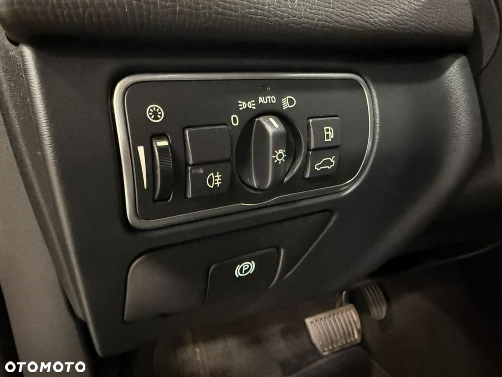 Volvo XC 60 D3 Drive-E Momentum - 19