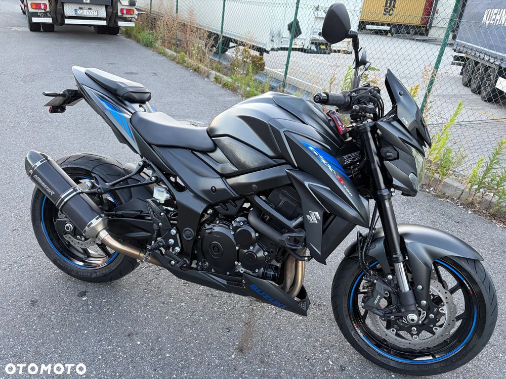 Suzuki GSX - 2