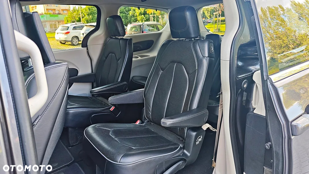 Chrysler Pacifica - 22