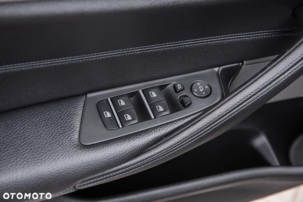 BMW Seria 5 520d M Sport Edition - 16