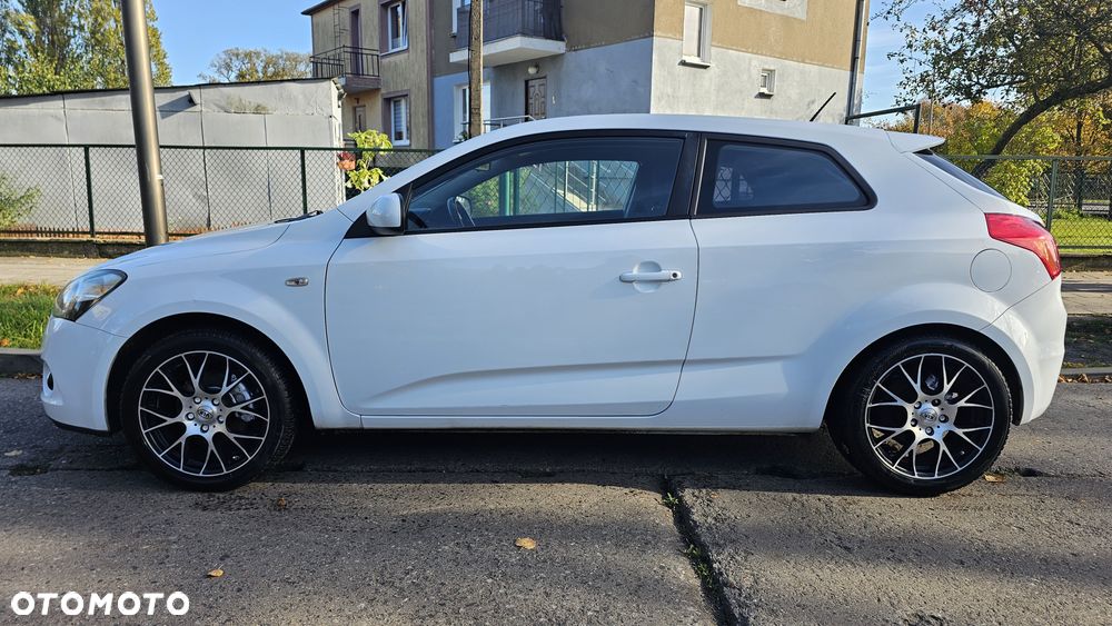 Kia Ceed 2010 photo 4