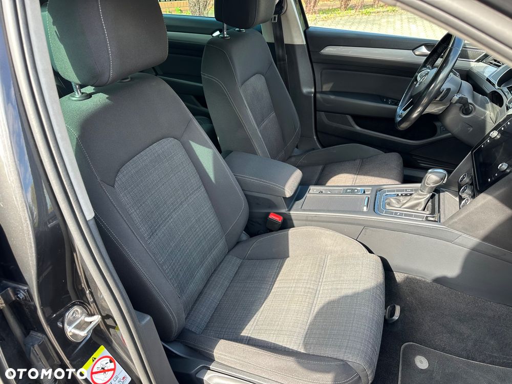Volkswagen Passat 2.0 TDI Elegance DSG - 26