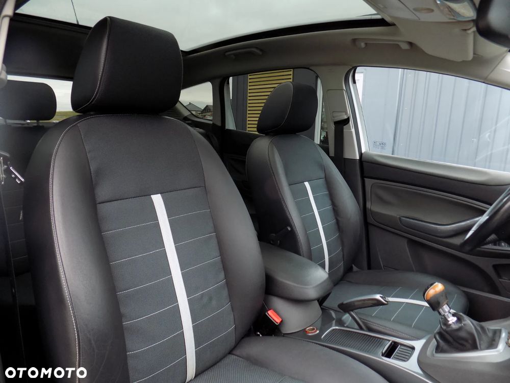 Ford Kuga 2.0 TDCi 2x4 Titanium - 16