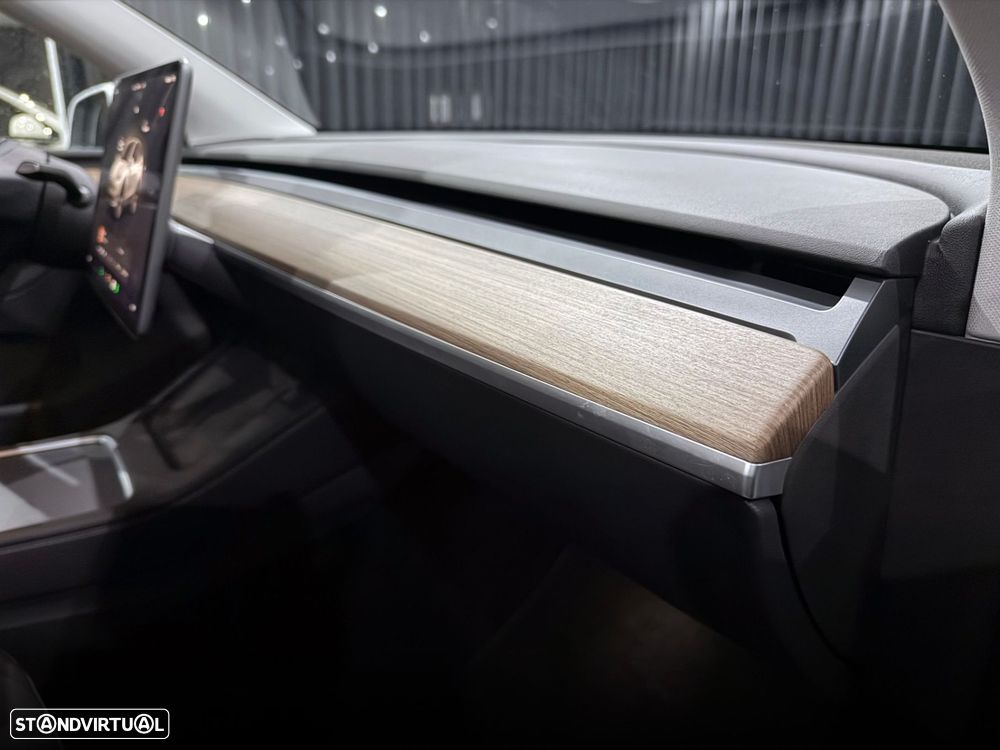 Tesla Model Y Standard - 32