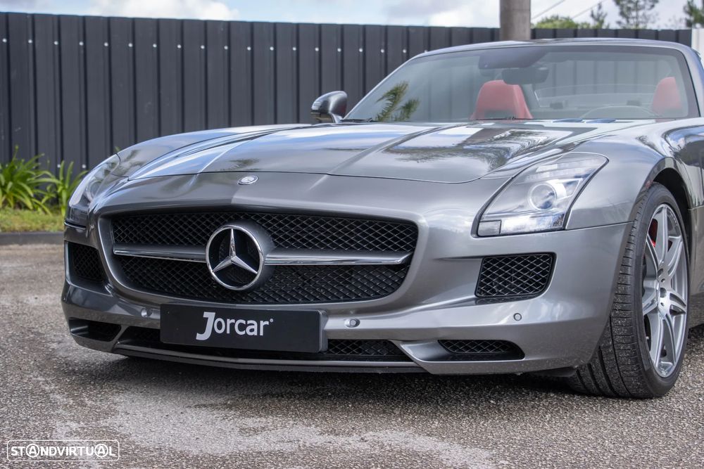 Mercedes-Benz SLS 63 AMG Roadster - 9
