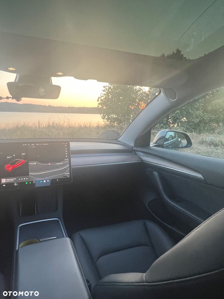Tesla Model 3 - 5