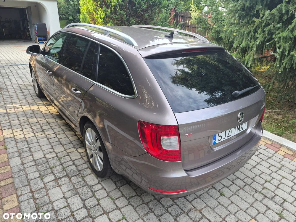 Skoda Superb 2010 photo 4