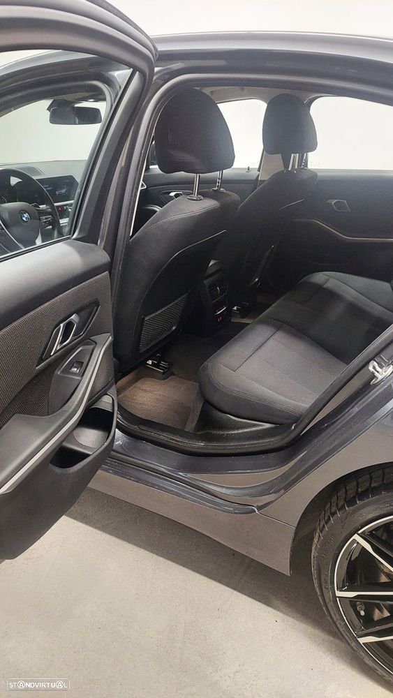 BMW 318 d Line Sport - 11