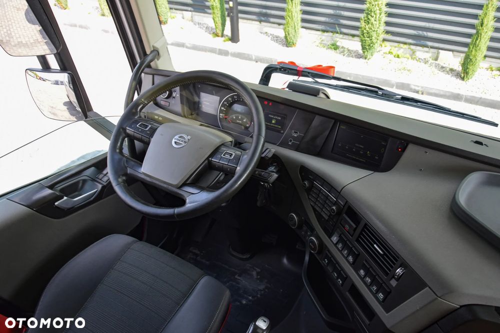Volvo FH500 / NISKA KABINA / HYDRAULIKA / EURO 6 / ACC / LEDY / ALUFELGI / SERWISOWANY / SPROWADZONY - 24