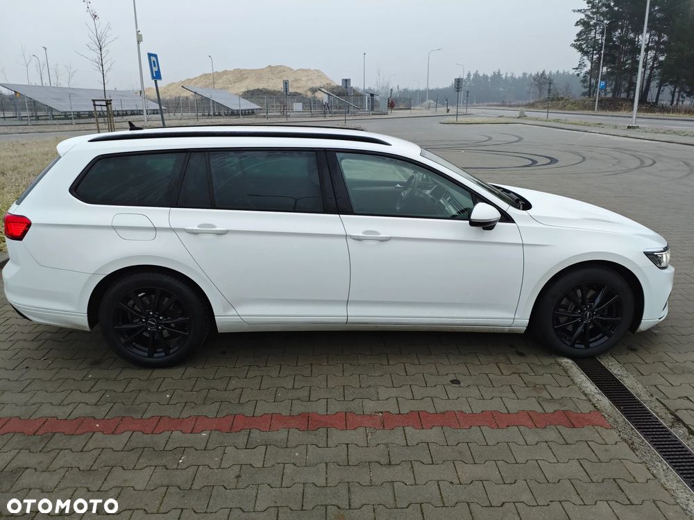 Volkswagen Passat - 4