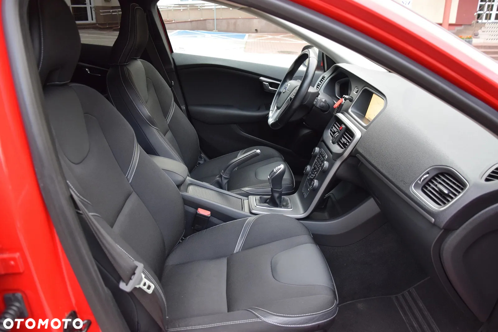 Volvo V40 D4 Momentum - 13