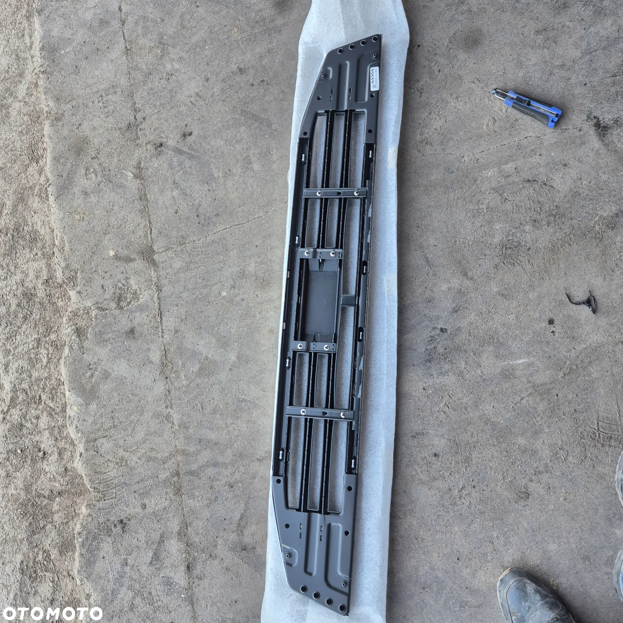 grill stopień dolny atrapy ławka volvo fh5 22822436 - 4