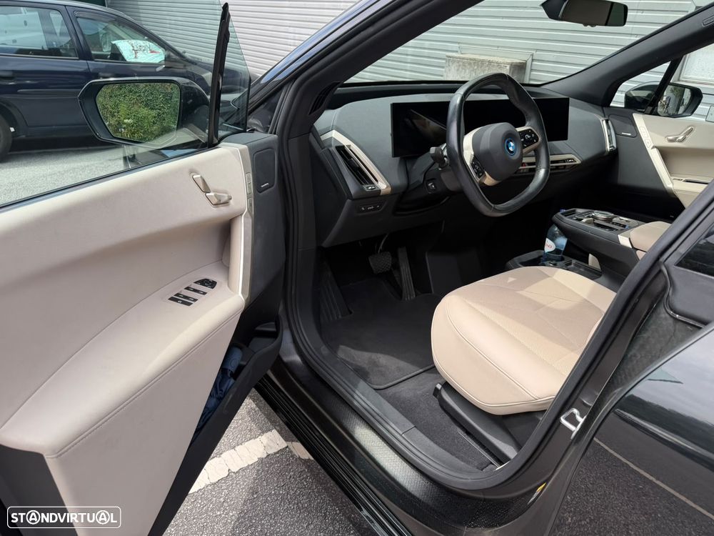 BMW iX - 4