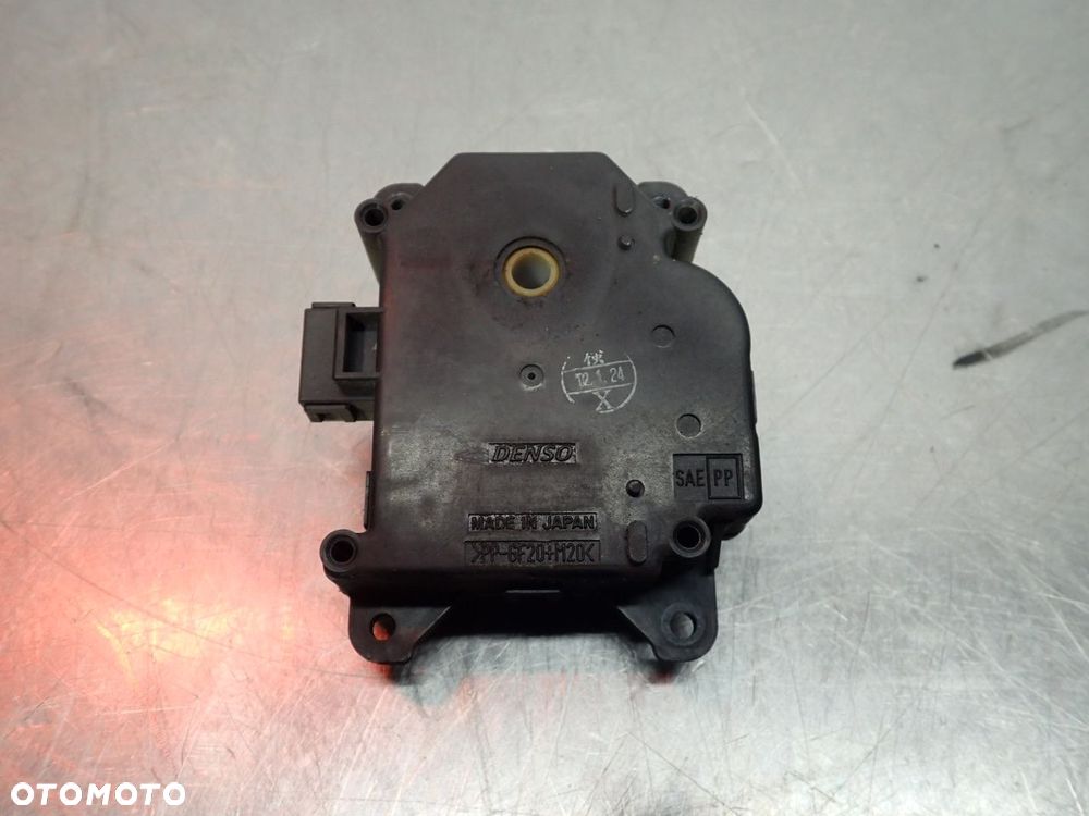 SILNICZEK NAGRZEWNICY TOYOTA RAV4 II LIFT  063700-8330 - 1