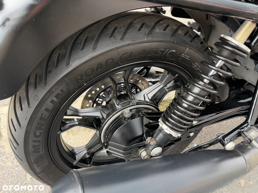 Moto Guzzi V7 - 24