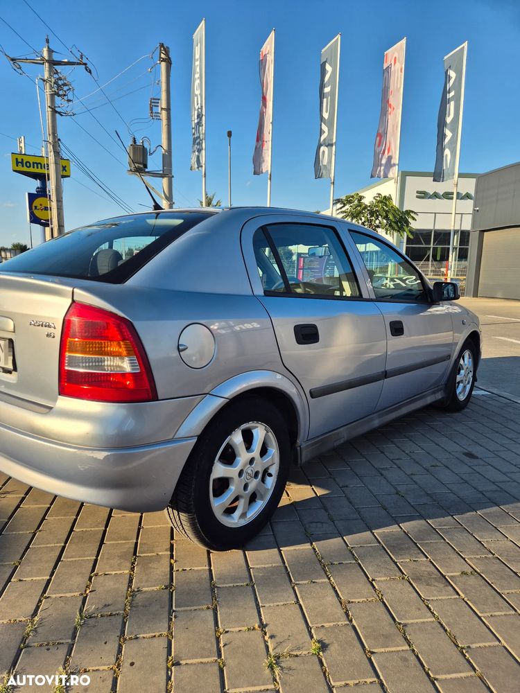 Opel Astra 1.6 - 8