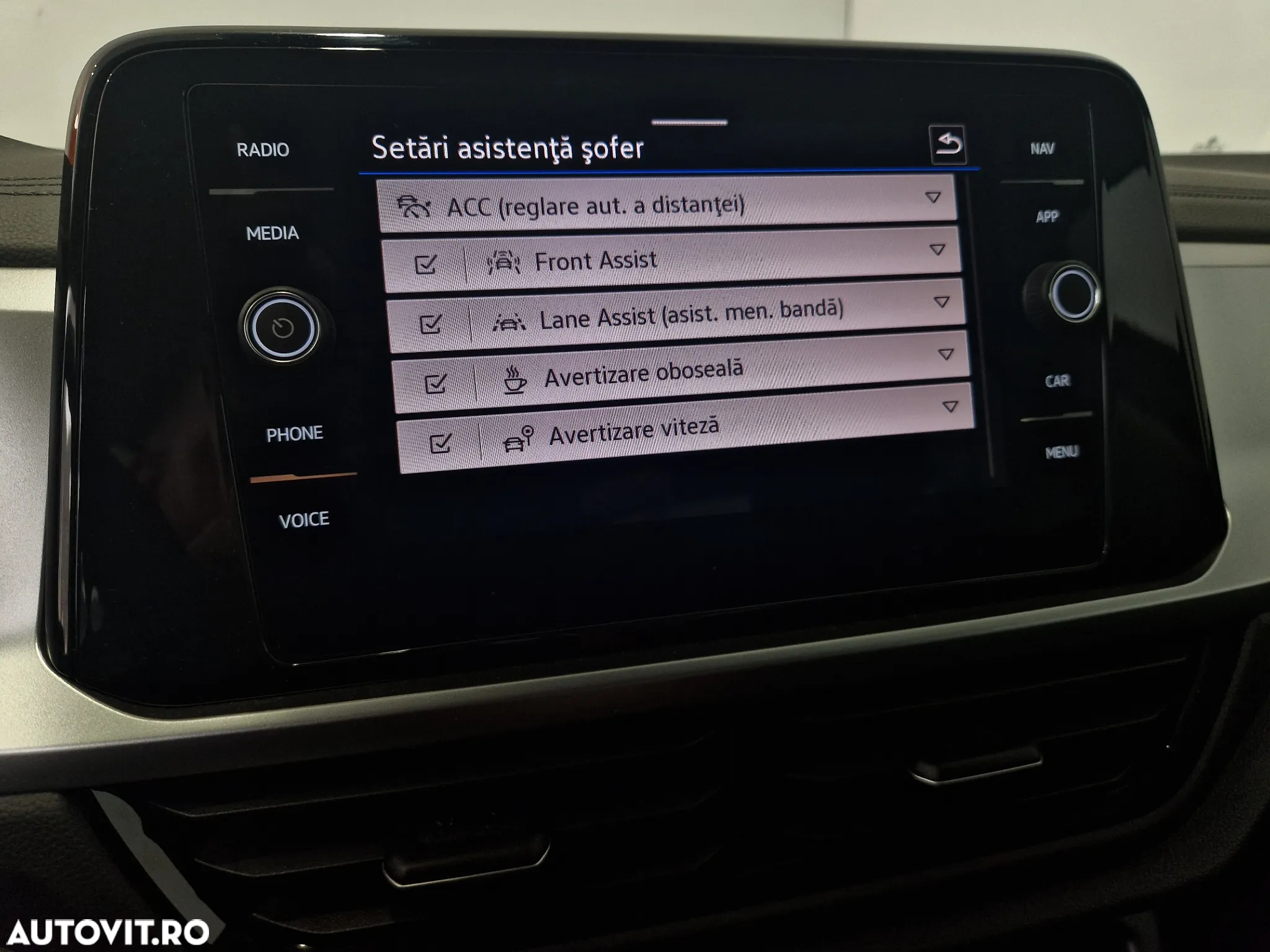 Volkswagen T-ROC 1.5 TSI DSG Advanced - 21