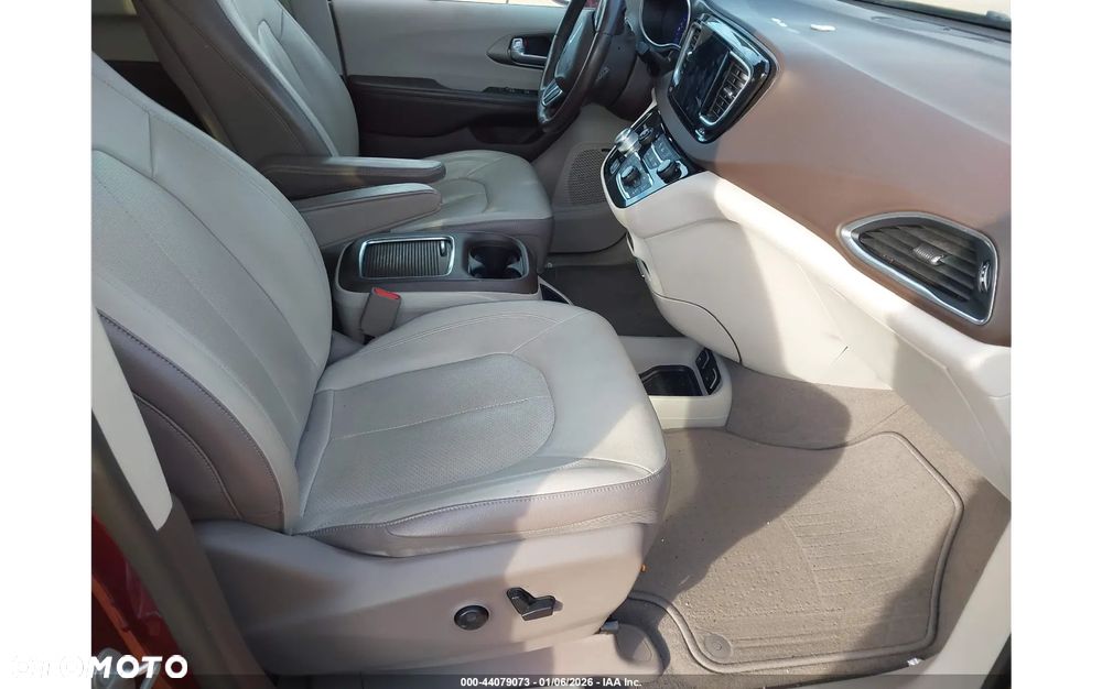 Chrysler Pacifica - 7