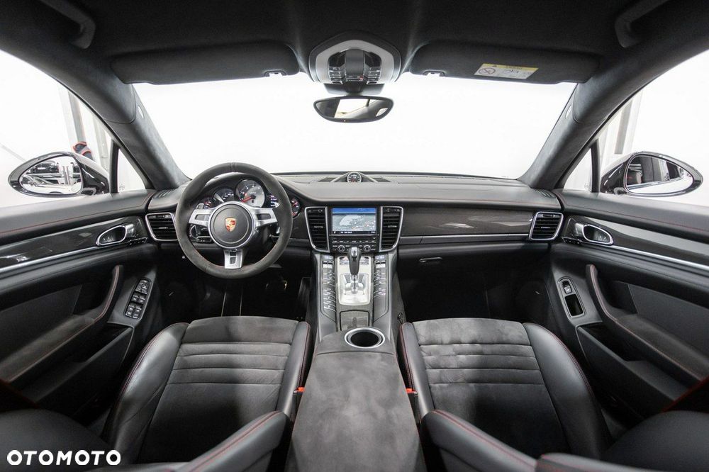 Porsche Panamera - 33