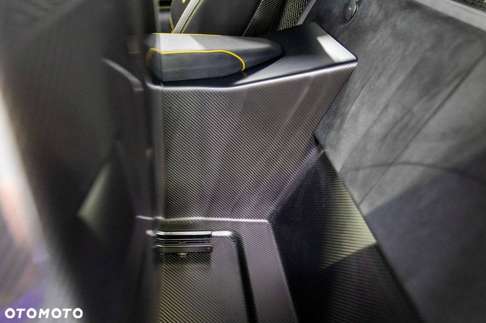 Lamborghini Aventador - 39