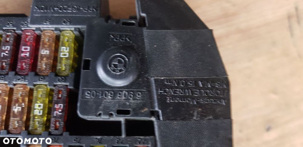 BMW E60 E61 SKRZYNKA BEZPIECZNIKÓW 6906599 - 2