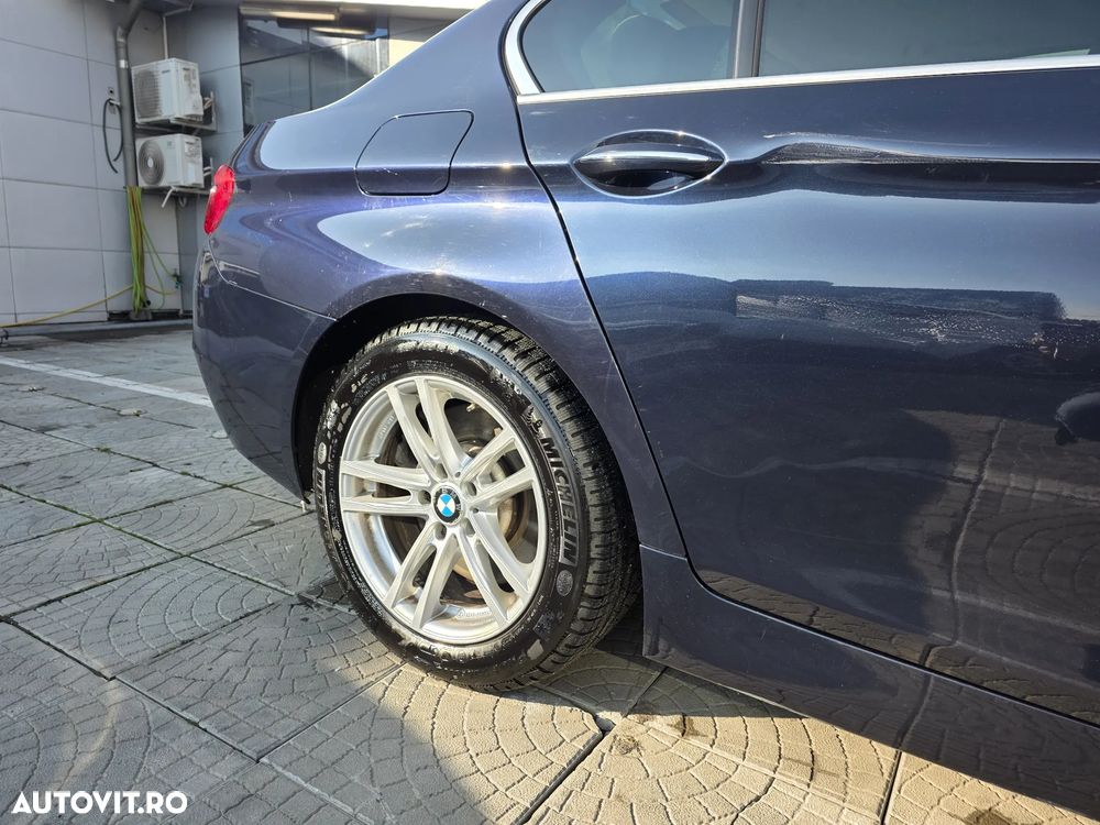 BMW Seria 5 530d xDrive Aut. Modern Line - 36