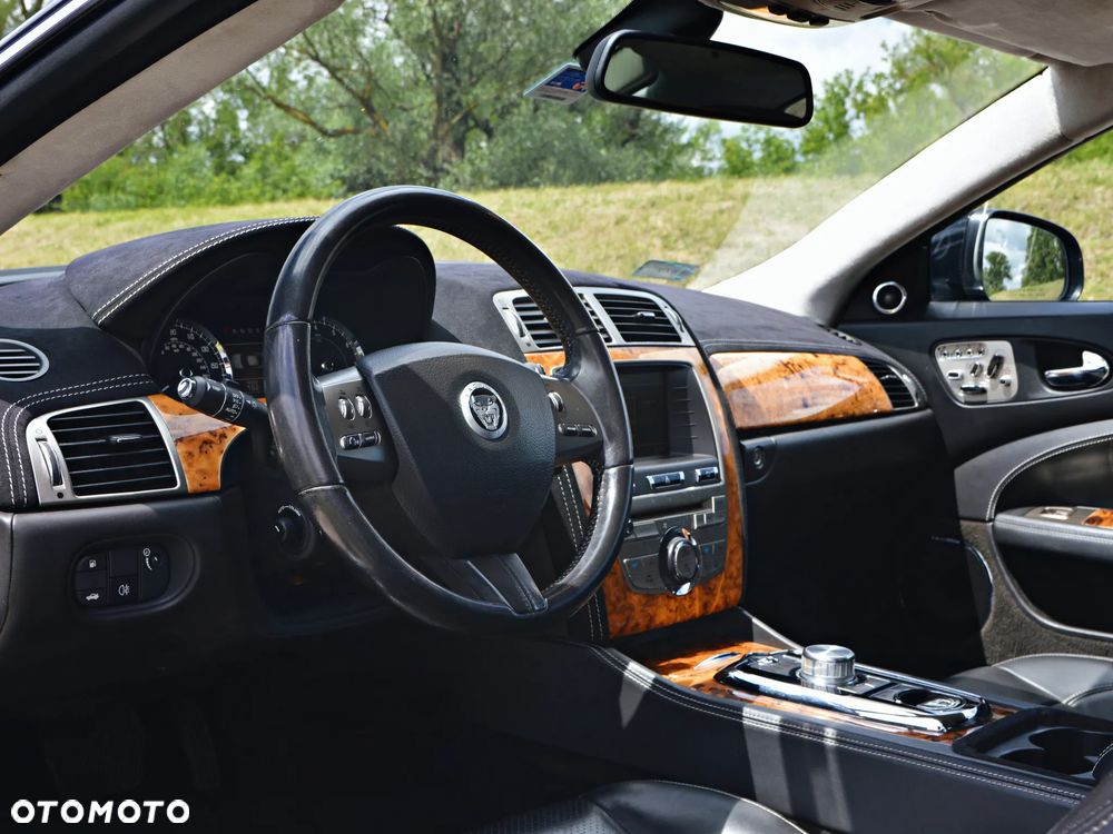 Jaguar XK 5.0 V8 Portfolio - 9