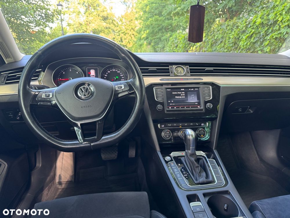 Volkswagen Passat 2.0 TDI SCR (BlueMotion Tech) 4Motion D Highline - 24