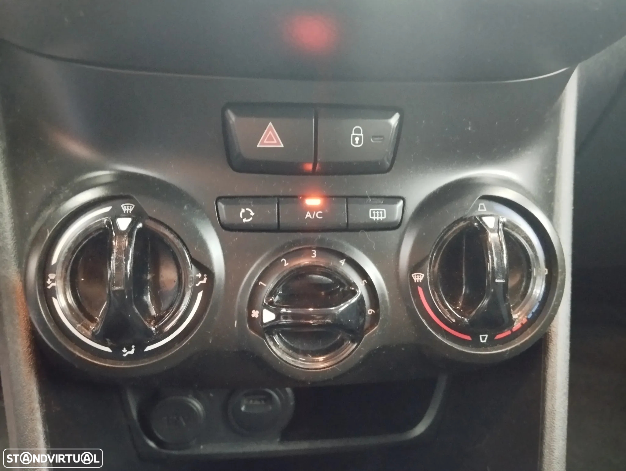 Peugeot 208 1.5 BlueHDi Signature - 29